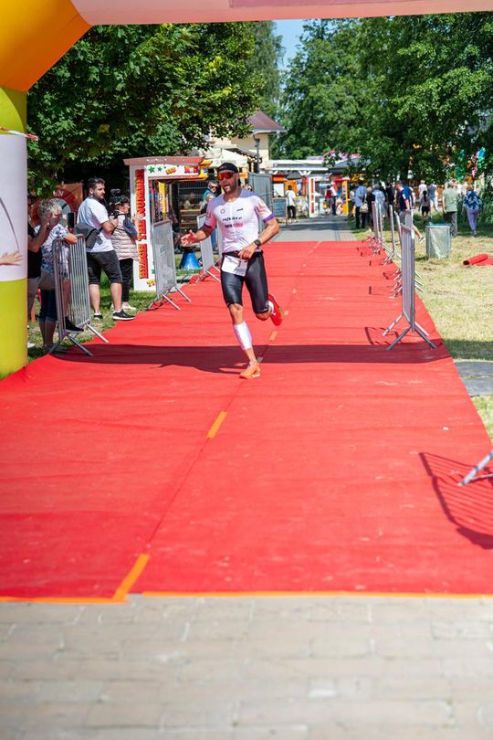 10. edycja Żelaznego Triathlonu. Zmęczenie, pot i szczęście z pokonanego wyzwania  [ZDJĘCIA]