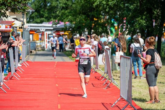 10. edycja Żelaznego Triathlonu. Zmęczenie, pot i szczęście z pokonanego wyzwania  [ZDJĘCIA]