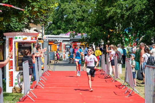 10. edycja Żelaznego Triathlonu. Zmęczenie, pot i szczęście z pokonanego wyzwania  [ZDJĘCIA]