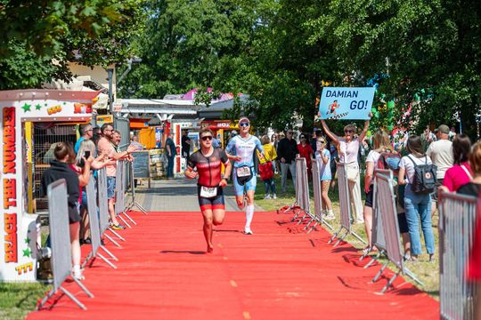 10. edycja Żelaznego Triathlonu. Zmęczenie, pot i szczęście z pokonanego wyzwania  [ZDJĘCIA]