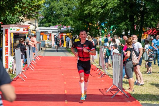 10. edycja Żelaznego Triathlonu. Zmęczenie, pot i szczęście z pokonanego wyzwania  [ZDJĘCIA]