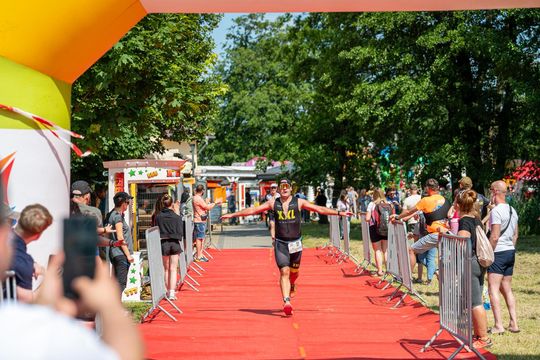 10. edycja Żelaznego Triathlonu. Zmęczenie, pot i szczęście z pokonanego wyzwania  [ZDJĘCIA]