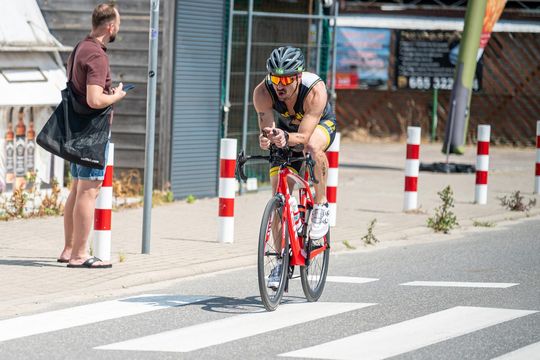 10. edycja Żelaznego Triathlonu. Zmęczenie, pot i szczęście z pokonanego wyzwania  [ZDJĘCIA]
