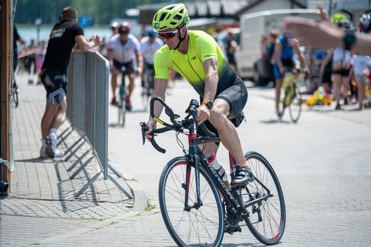 10. edycja Żelaznego Triathlonu. Zmęczenie, pot i szczęście z pokonanego wyzwania  [ZDJĘCIA]