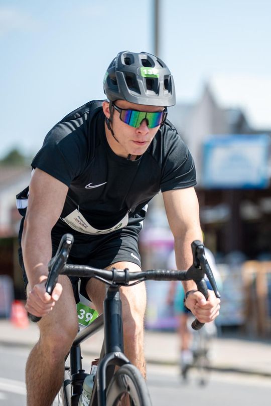 10. edycja Żelaznego Triathlonu. Zmęczenie, pot i szczęście z pokonanego wyzwania  [ZDJĘCIA]