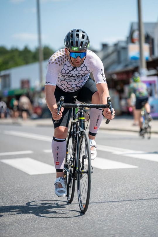 10. edycja Żelaznego Triathlonu. Zmęczenie, pot i szczęście z pokonanego wyzwania  [ZDJĘCIA]