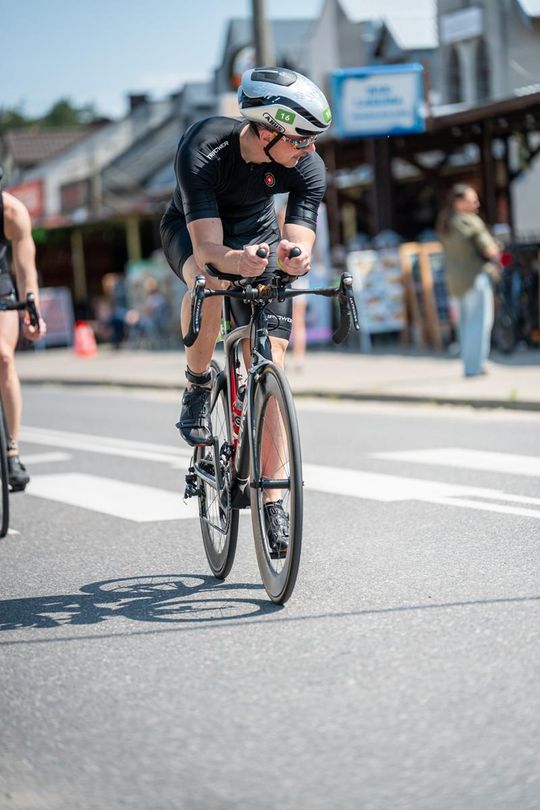 10. edycja Żelaznego Triathlonu. Zmęczenie, pot i szczęście z pokonanego wyzwania  [ZDJĘCIA]