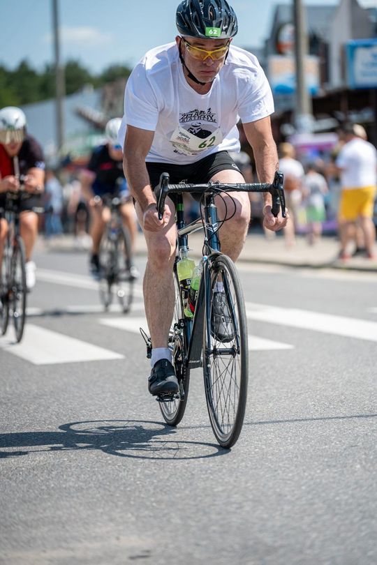 10. edycja Żelaznego Triathlonu. Zmęczenie, pot i szczęście z pokonanego wyzwania  [ZDJĘCIA]