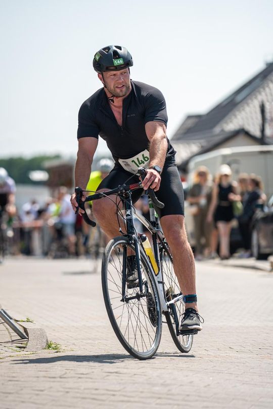 10. edycja Żelaznego Triathlonu. Zmęczenie, pot i szczęście z pokonanego wyzwania  [ZDJĘCIA]