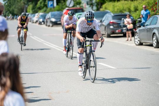 10. edycja Żelaznego Triathlonu. Zmęczenie, pot i szczęście z pokonanego wyzwania  [ZDJĘCIA]