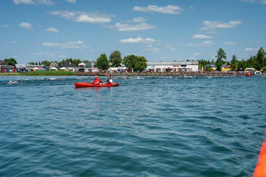 10. edycja Żelaznego Triathlonu. Zmęczenie, pot i szczęście z pokonanego wyzwania  [ZDJĘCIA]