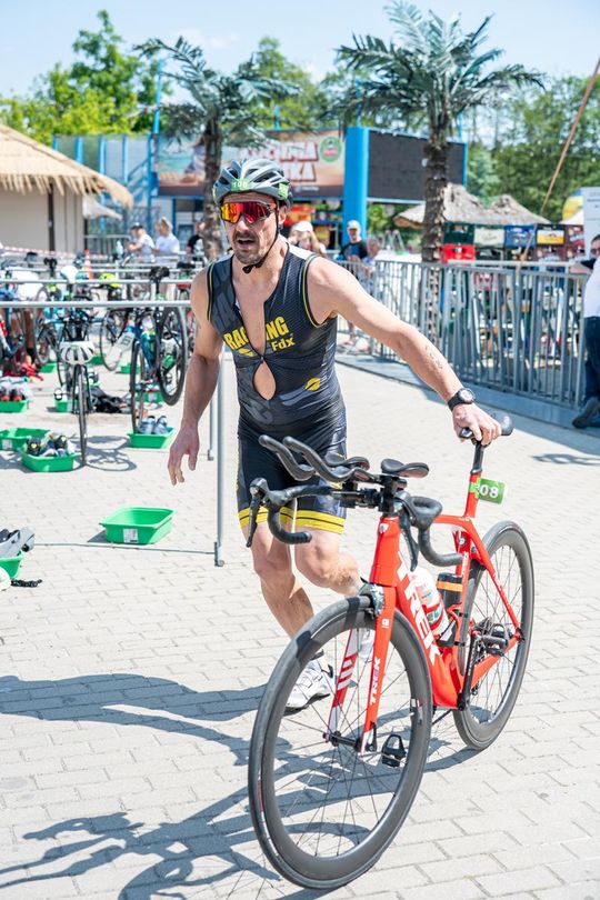10. edycja Żelaznego Triathlonu. Zmęczenie, pot i szczęście z pokonanego wyzwania  [ZDJĘCIA]