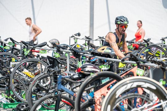 10. edycja Żelaznego Triathlonu. Zmęczenie, pot i szczęście z pokonanego wyzwania  [ZDJĘCIA]