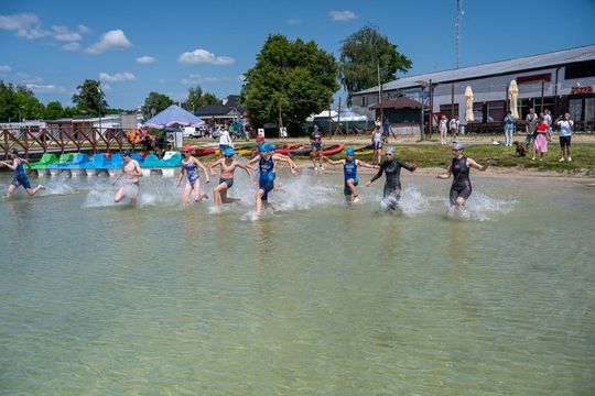 10. edycja Żelaznego Triathlonu. Zmęczenie, pot i szczęście z pokonanego wyzwania  [ZDJĘCIA]
