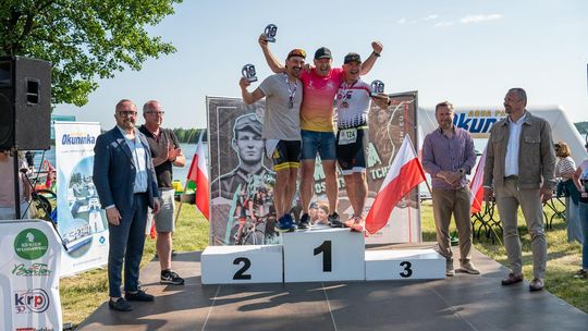 10. edycja Żelaznego Triathlonu. Zmęczenie, pot i szczęście z pokonanego wyzwania  [ZDJĘCIA]