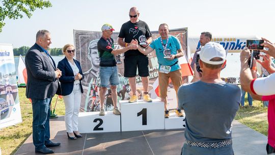 10. edycja Żelaznego Triathlonu. Zmęczenie, pot i szczęście z pokonanego wyzwania  [ZDJĘCIA]