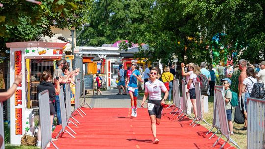 10. edycja Żelaznego Triathlonu. Zmęczenie, pot i szczęście z pokonanego wyzwania  [ZDJĘCIA]