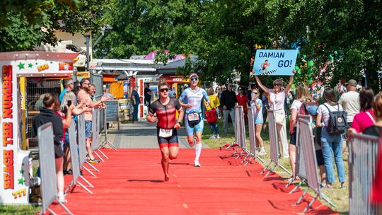 10. edycja Żelaznego Triathlonu. Zmęczenie, pot i szczęście z pokonanego wyzwania  [ZDJĘCIA]