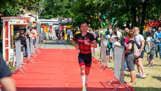 10. edycja Żelaznego Triathlonu. Zmęczenie, pot i szczęście z pokonanego wyzwania  [ZDJĘCIA]