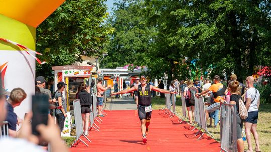 10. edycja Żelaznego Triathlonu. Zmęczenie, pot i szczęście z pokonanego wyzwania  [ZDJĘCIA]