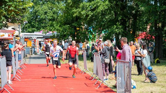 10. edycja Żelaznego Triathlonu. Zmęczenie, pot i szczęście z pokonanego wyzwania  [ZDJĘCIA]
