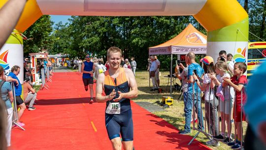 10. edycja Żelaznego Triathlonu. Zmęczenie, pot i szczęście z pokonanego wyzwania  [ZDJĘCIA]