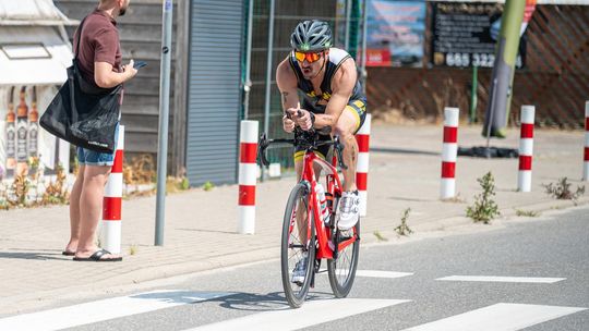 10. edycja Żelaznego Triathlonu. Zmęczenie, pot i szczęście z pokonanego wyzwania  [ZDJĘCIA]