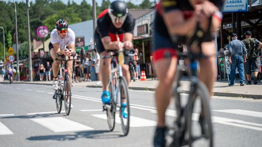 10. edycja Żelaznego Triathlonu. Zmęczenie, pot i szczęście z pokonanego wyzwania  [ZDJĘCIA]