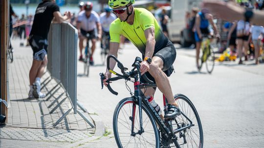 10. edycja Żelaznego Triathlonu. Zmęczenie, pot i szczęście z pokonanego wyzwania  [ZDJĘCIA]
