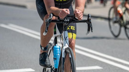 10. edycja Żelaznego Triathlonu. Zmęczenie, pot i szczęście z pokonanego wyzwania  [ZDJĘCIA]