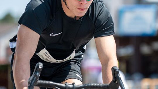 10. edycja Żelaznego Triathlonu. Zmęczenie, pot i szczęście z pokonanego wyzwania  [ZDJĘCIA]