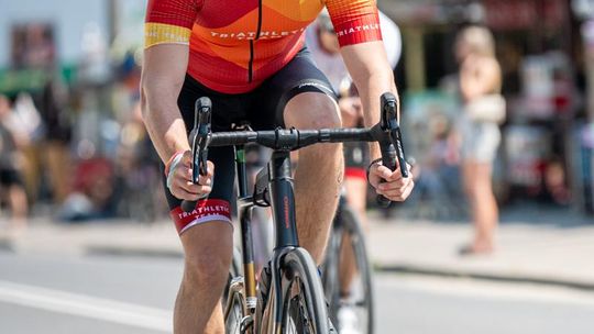 10. edycja Żelaznego Triathlonu. Zmęczenie, pot i szczęście z pokonanego wyzwania  [ZDJĘCIA]