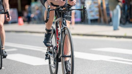 10. edycja Żelaznego Triathlonu. Zmęczenie, pot i szczęście z pokonanego wyzwania  [ZDJĘCIA]