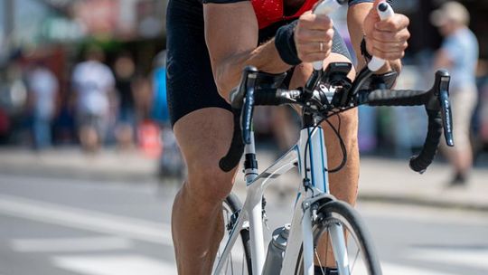 10. edycja Żelaznego Triathlonu. Zmęczenie, pot i szczęście z pokonanego wyzwania  [ZDJĘCIA]