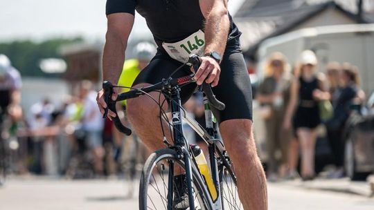 10. edycja Żelaznego Triathlonu. Zmęczenie, pot i szczęście z pokonanego wyzwania  [ZDJĘCIA]