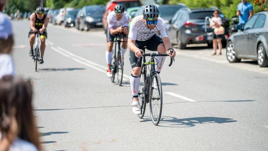 10. edycja Żelaznego Triathlonu. Zmęczenie, pot i szczęście z pokonanego wyzwania  [ZDJĘCIA]