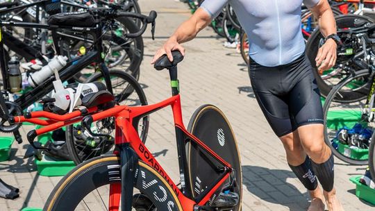 10. edycja Żelaznego Triathlonu. Zmęczenie, pot i szczęście z pokonanego wyzwania  [ZDJĘCIA]