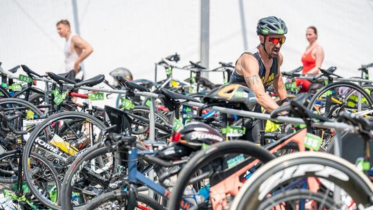 10. edycja Żelaznego Triathlonu. Zmęczenie, pot i szczęście z pokonanego wyzwania  [ZDJĘCIA]