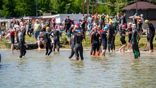 10. edycja Żelaznego Triathlonu. Zmęczenie, pot i szczęście z pokonanego wyzwania  [ZDJĘCIA]