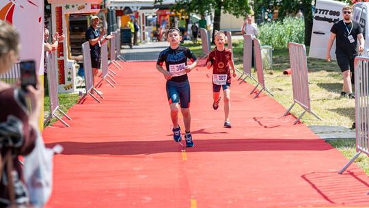 10. edycja Żelaznego Triathlonu. Zmęczenie, pot i szczęście z pokonanego wyzwania  [ZDJĘCIA]