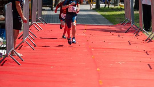 10. edycja Żelaznego Triathlonu. Zmęczenie, pot i szczęście z pokonanego wyzwania  [ZDJĘCIA]