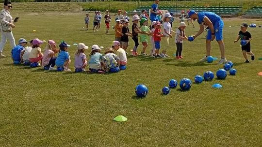 Chełm. Przedszkoliada - radosny dzień przedszkolaków przy hali Miejskiego Ośrodka Sportu i Rekreacji [GALERIA]