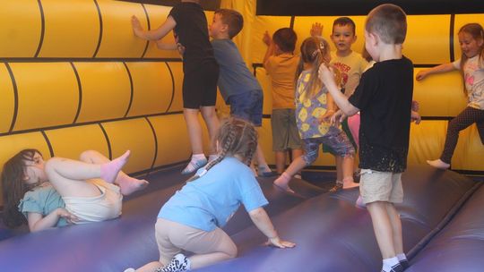 Chełm. Przedszkoliada - radosny dzień przedszkolaków przy hali Miejskiego Ośrodka Sportu i Rekreacji [GALERIA]