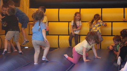 Chełm. Przedszkoliada - radosny dzień przedszkolaków przy hali Miejskiego Ośrodka Sportu i Rekreacji [GALERIA]