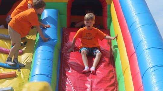 Chełm. Przedszkoliada - radosny dzień przedszkolaków przy hali Miejskiego Ośrodka Sportu i Rekreacji [GALERIA]