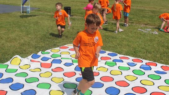 Chełm. Przedszkoliada - radosny dzień przedszkolaków przy hali Miejskiego Ośrodka Sportu i Rekreacji [GALERIA]