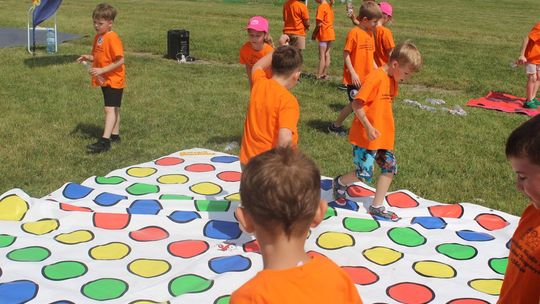 Chełm. Przedszkoliada - radosny dzień przedszkolaków przy hali Miejskiego Ośrodka Sportu i Rekreacji [GALERIA]