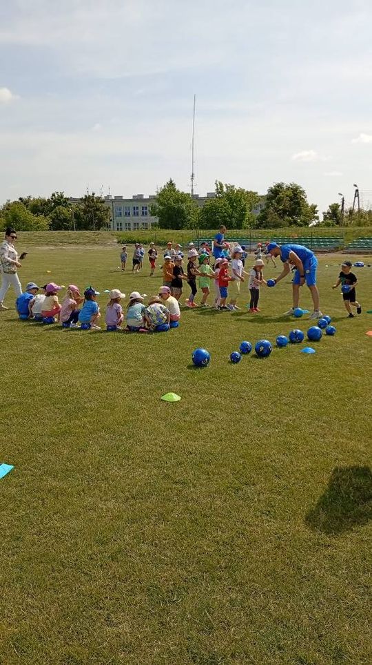 Chełm. Przedszkoliada - radosny dzień przedszkolaków przy hali Miejskiego Ośrodka Sportu i Rekreacji [GALERIA]