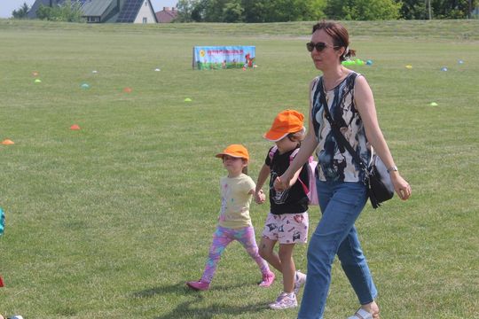 Chełm. Przedszkoliada - radosny dzień przedszkolaków przy hali Miejskiego Ośrodka Sportu i Rekreacji [GALERIA]