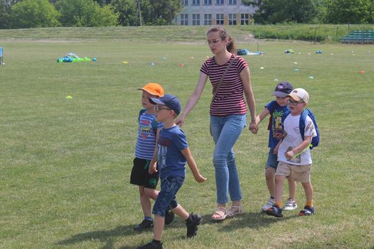 Chełm. Przedszkoliada - radosny dzień przedszkolaków przy hali Miejskiego Ośrodka Sportu i Rekreacji [GALERIA]